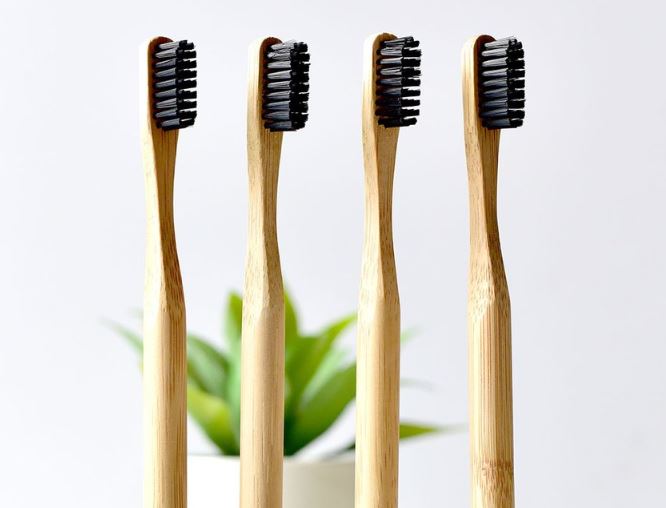 Kit Sonrisa Blanca: Carbón Activo Vegano + Cepillo de Bambú